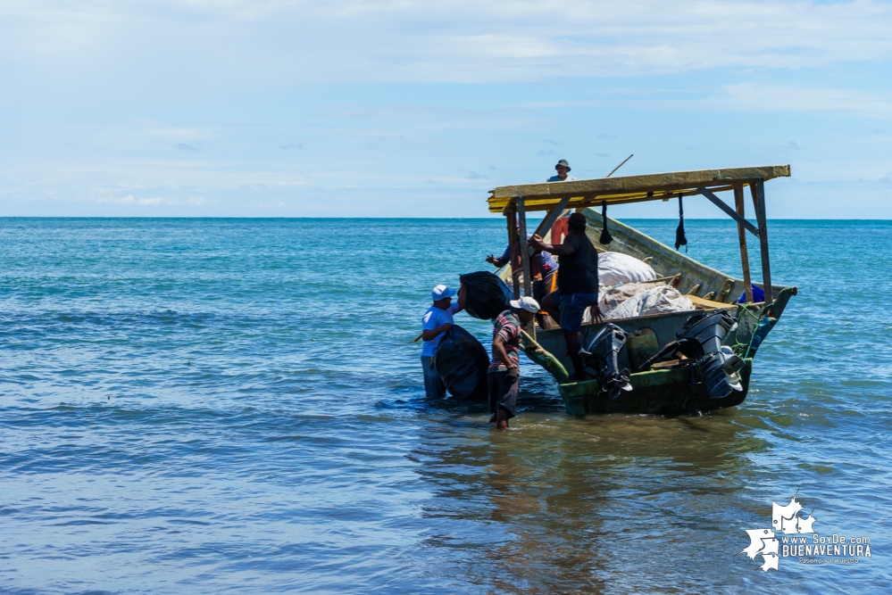 Se realizó con éxito una jornada de limpieza de la playa San Pedro con Asogesampa y Cempre