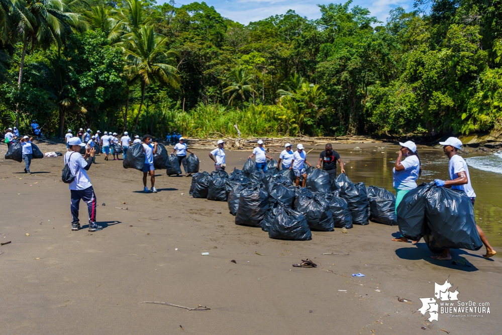 Se realizó con éxito una jornada de limpieza de la playa San Pedro con Asogesampa y Cempre