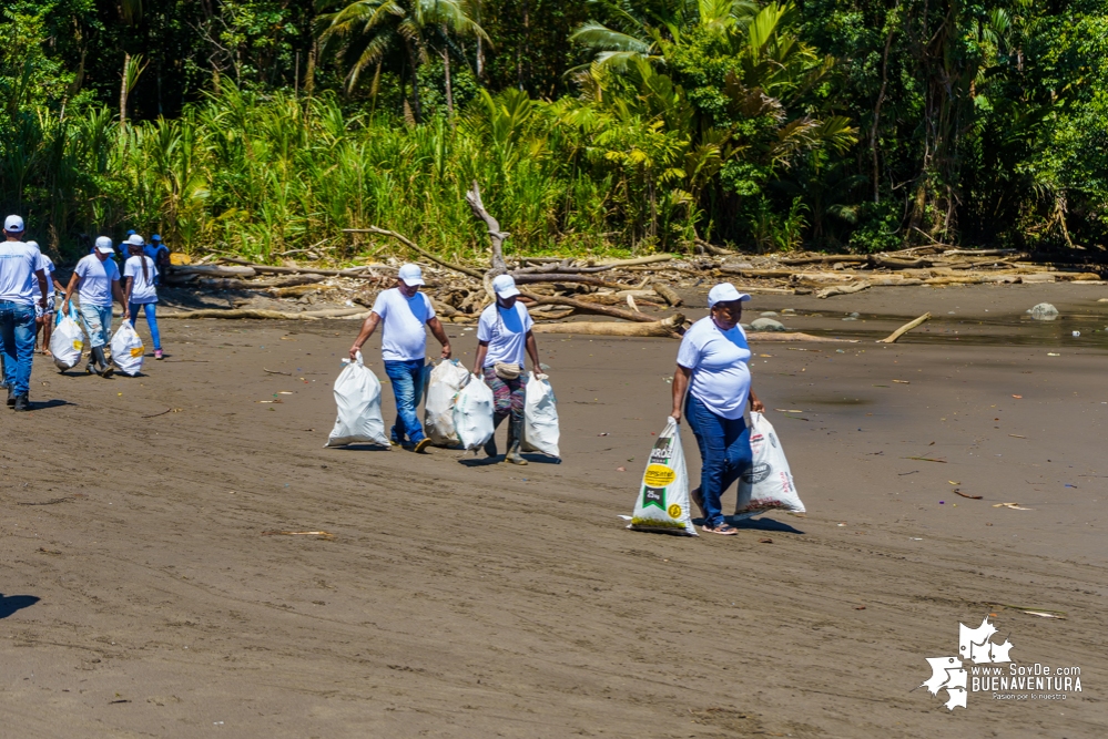 Se realizó con éxito una jornada de limpieza de la playa San Pedro con Asogesampa y Cempre