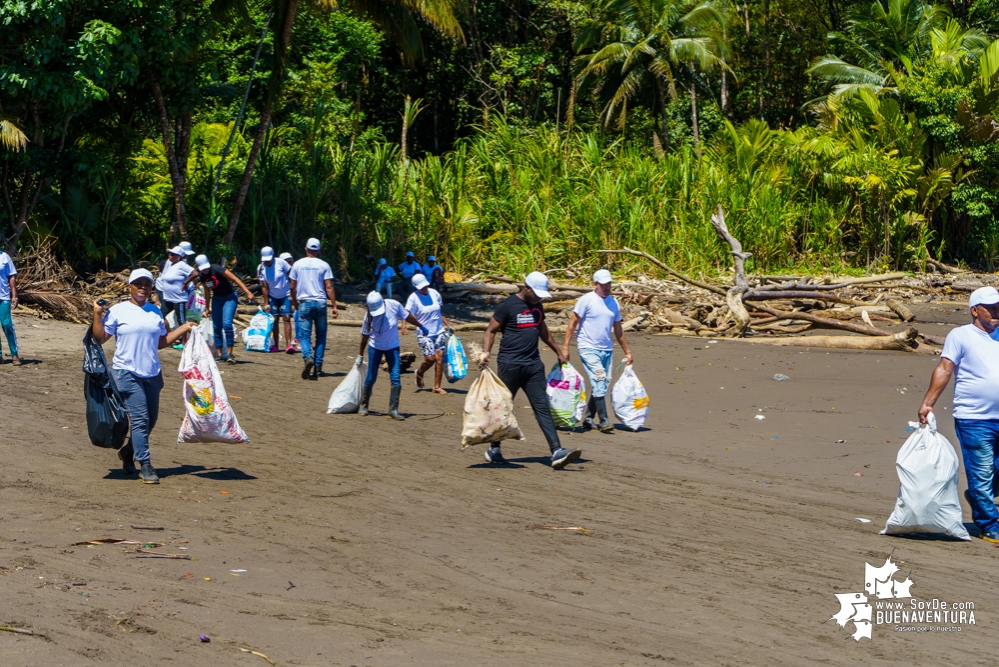 Se realizó con éxito una jornada de limpieza de la playa San Pedro con Asogesampa y Cempre