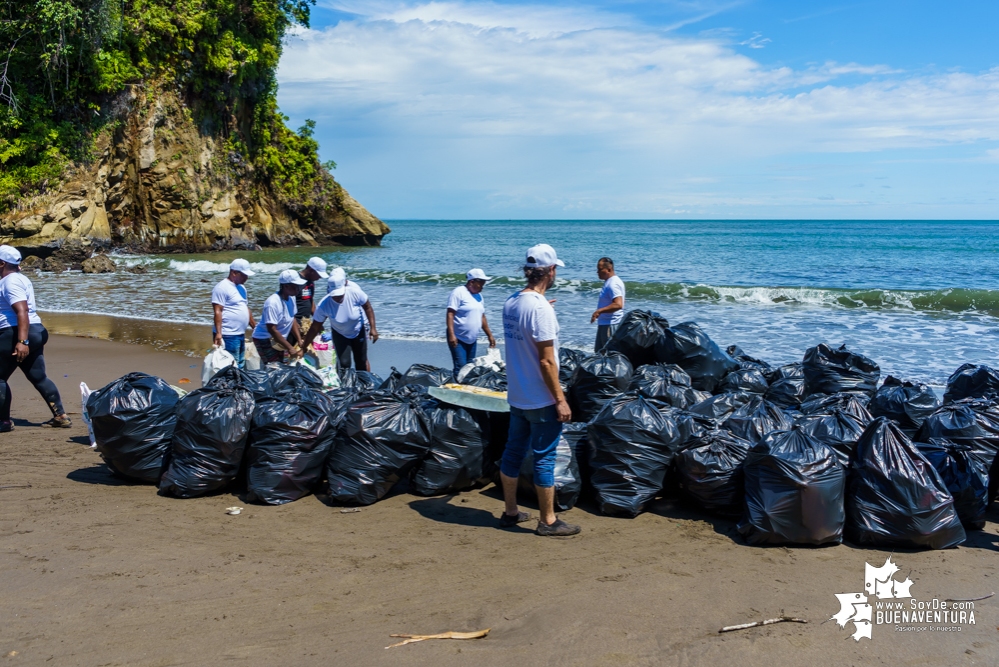 Se realizó con éxito una jornada de limpieza de la playa San Pedro con Asogesampa y Cempre