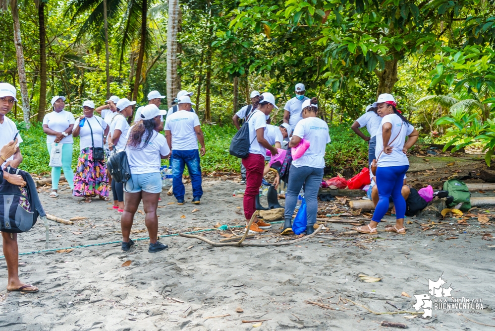 Se realizó con éxito una jornada de limpieza de la playa San Pedro con Asogesampa y Cempre