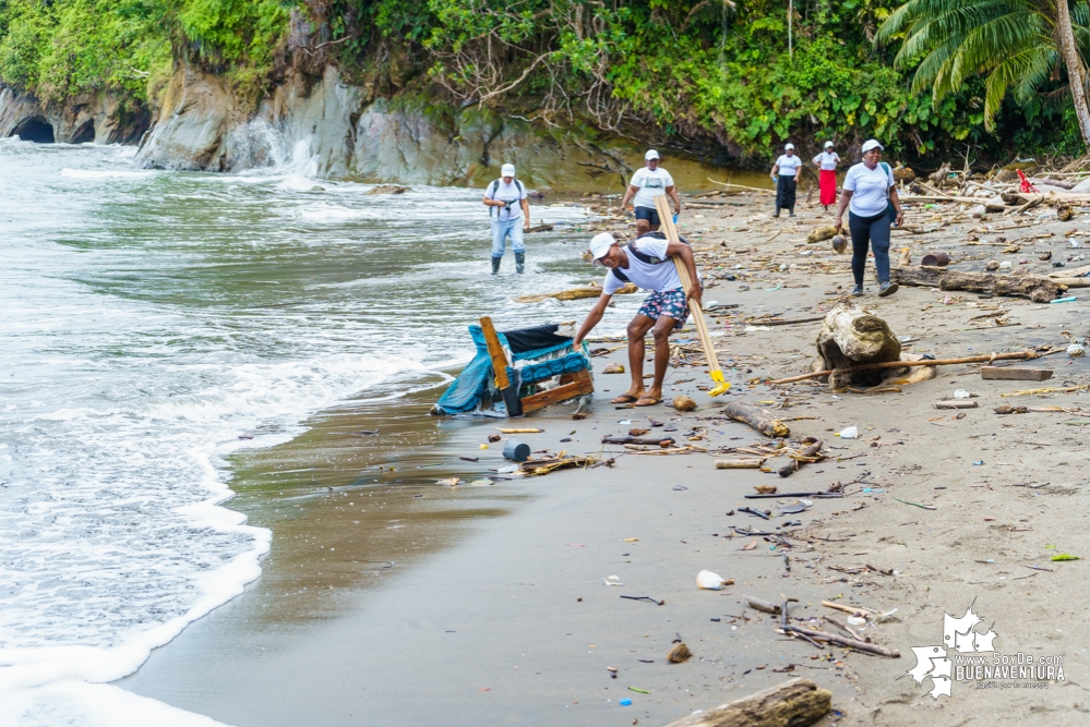 Se realizó con éxito una jornada de limpieza de la playa San Pedro con Asogesampa y Cempre