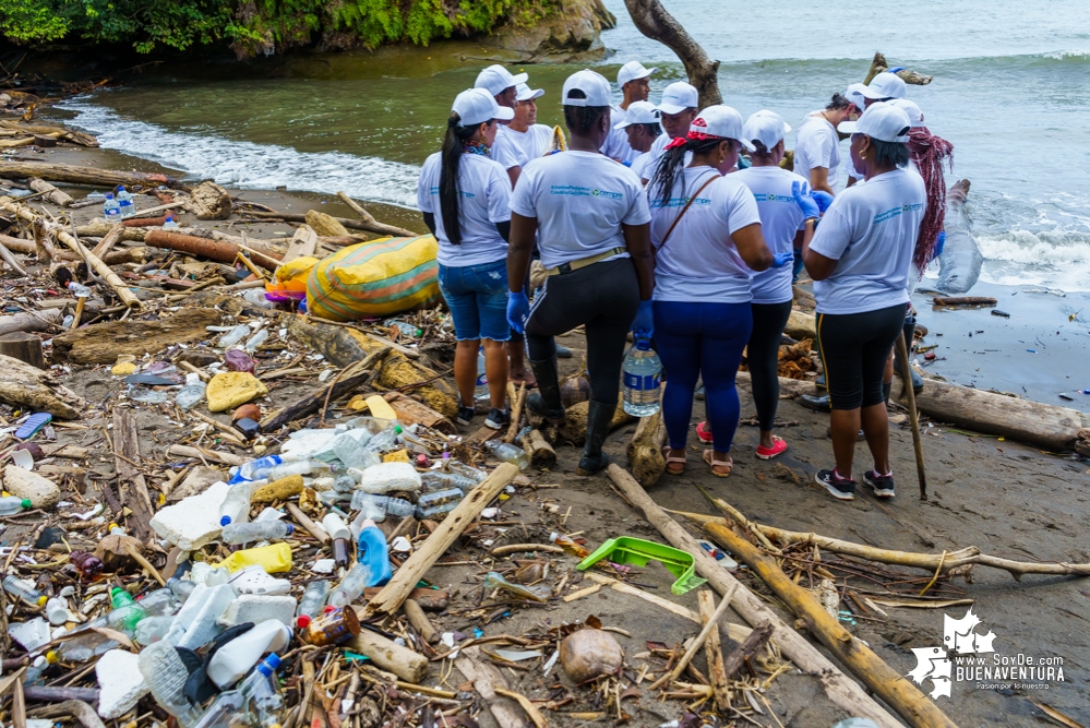 Se realizó con éxito una jornada de limpieza de la playa San Pedro con Asogesampa y Cempre