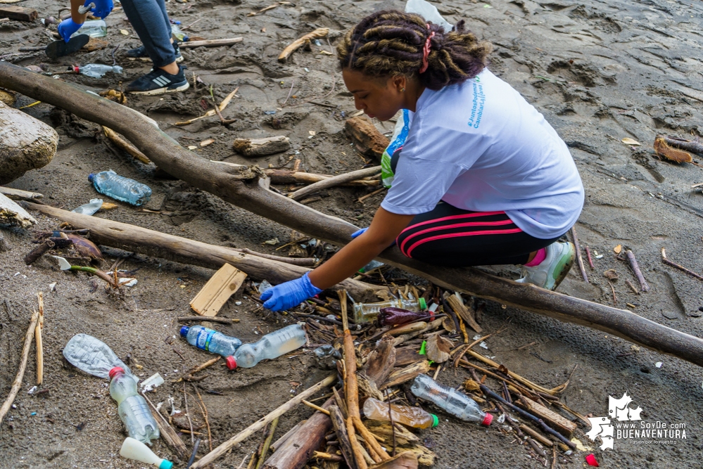 Se realizó con éxito una jornada de limpieza de la playa San Pedro con Asogesampa y Cempre