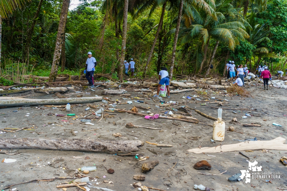 Se realizó con éxito una jornada de limpieza de la playa San Pedro con Asogesampa y Cempre