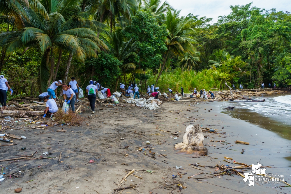 Se realizó con éxito una jornada de limpieza de la playa San Pedro con Asogesampa y Cempre