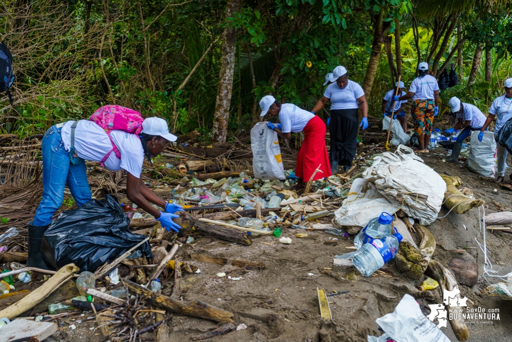 Se realizó con éxito una jornada de limpieza de la playa San Pedro con Asogesampa y Cempre