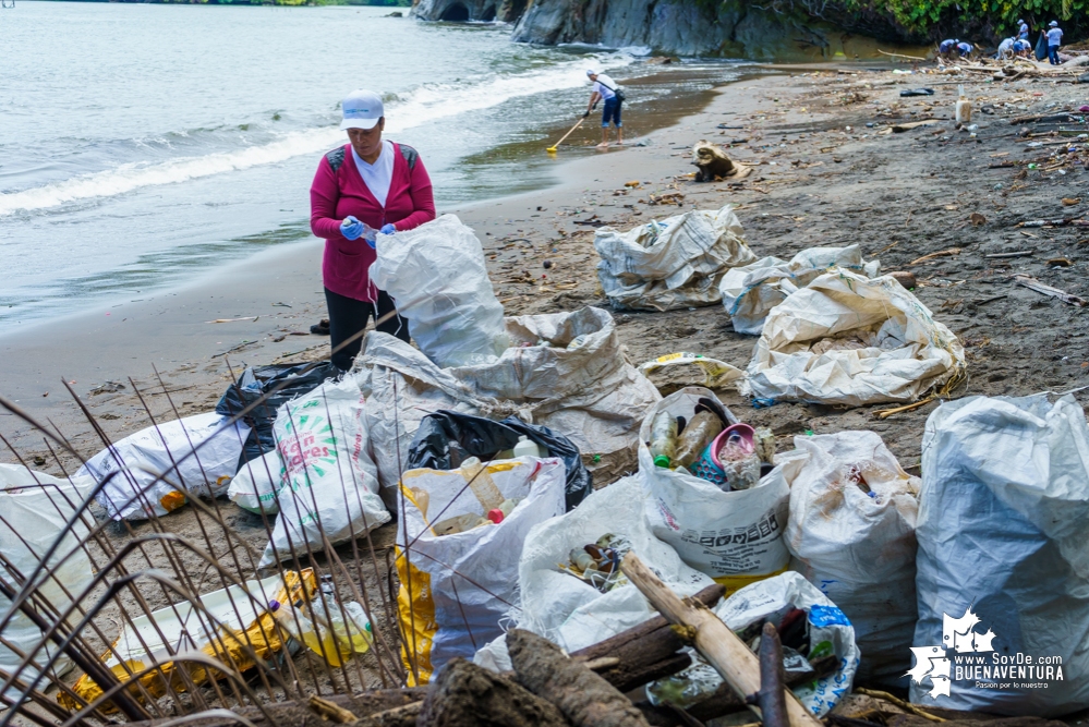 Se realizó con éxito una jornada de limpieza de la playa San Pedro con Asogesampa y Cempre