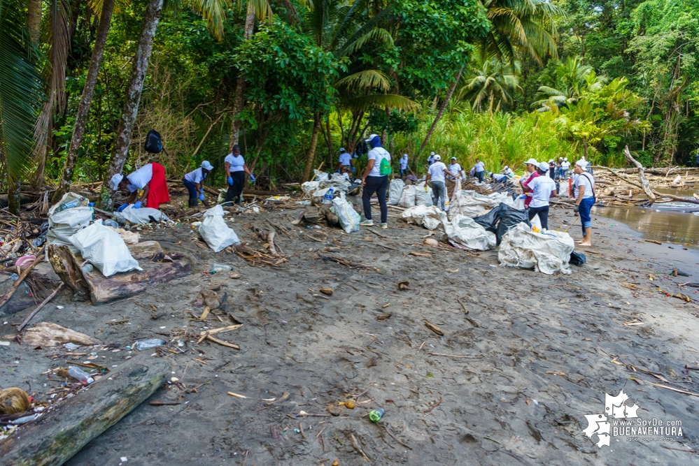 Se realizó con éxito una jornada de limpieza de la playa San Pedro con Asogesampa y Cempre