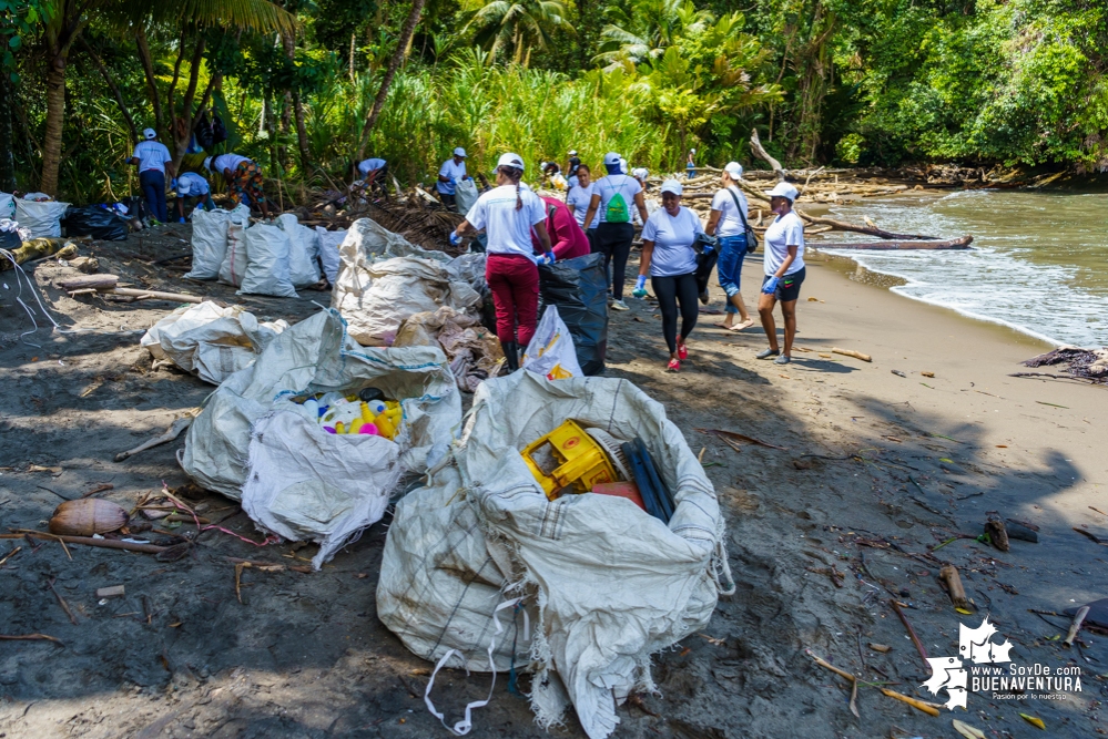 Se realizó con éxito una jornada de limpieza de la playa San Pedro con Asogesampa y Cempre