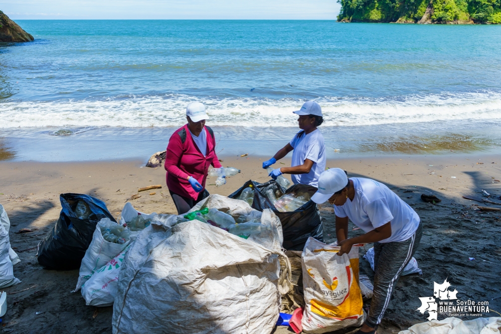 Se realizó con éxito una jornada de limpieza de la playa San Pedro con Asogesampa y Cempre