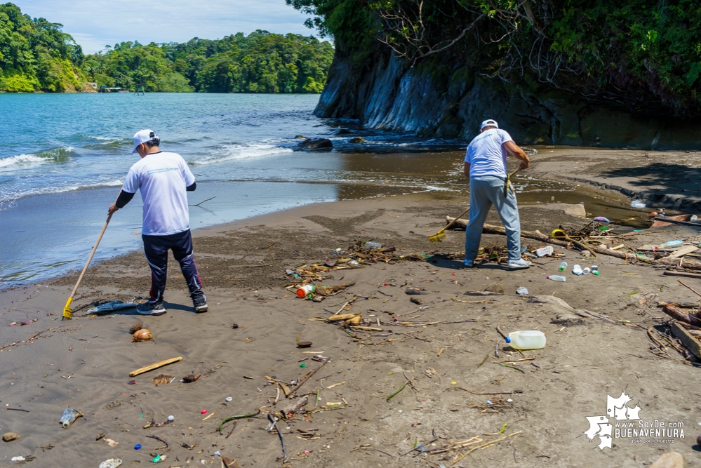 Se realizó con éxito una jornada de limpieza de la playa San Pedro con Asogesampa y Cempre