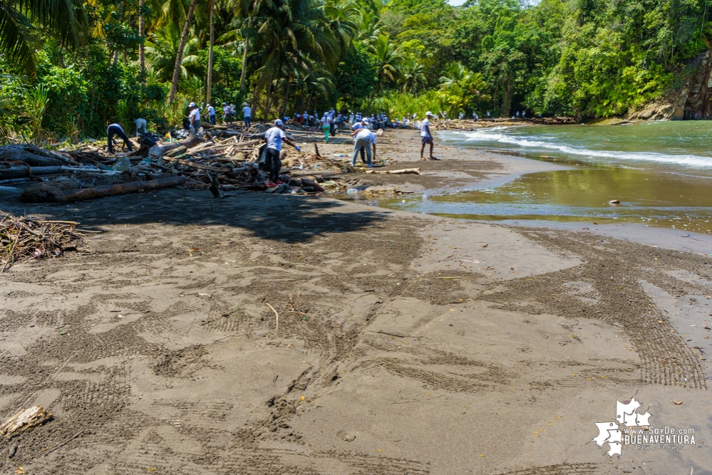 Se realizó con éxito una jornada de limpieza de la playa San Pedro con Asogesampa y Cempre