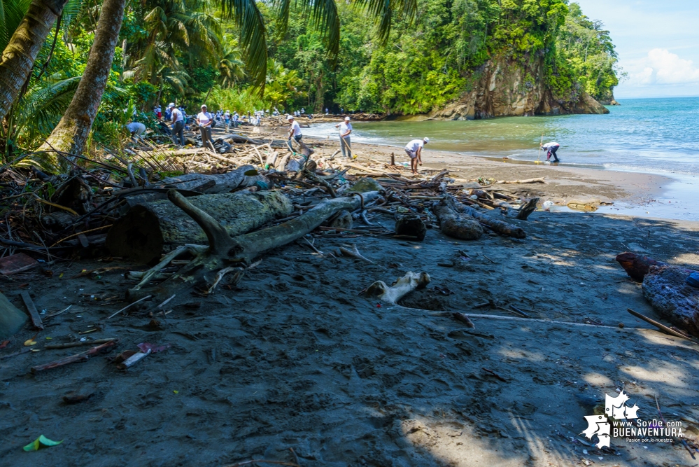 Se realizó con éxito una jornada de limpieza de la playa San Pedro con Asogesampa y Cempre