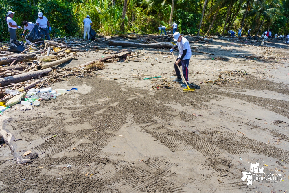 Se realizó con éxito una jornada de limpieza de la playa San Pedro con Asogesampa y Cempre