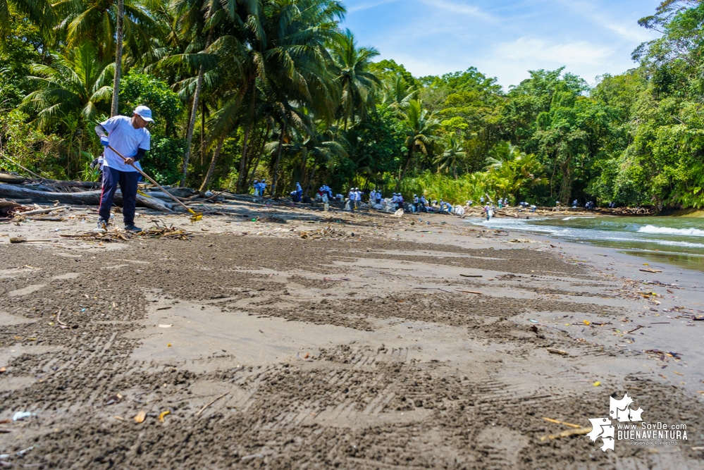 Se realizó con éxito una jornada de limpieza de la playa San Pedro con Asogesampa y Cempre