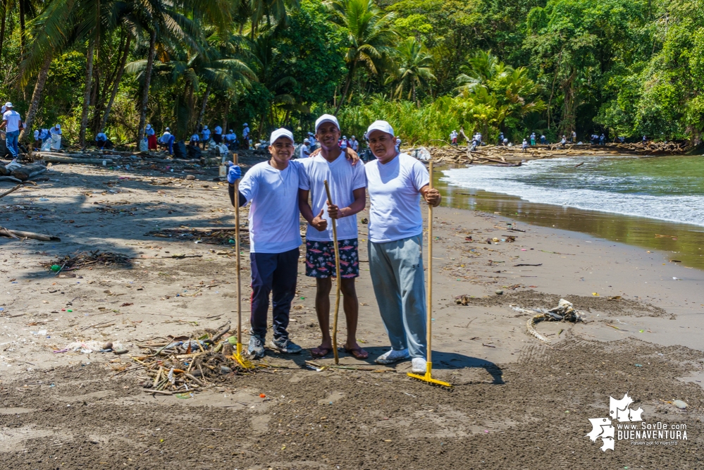 Se realizó con éxito una jornada de limpieza de la playa San Pedro con Asogesampa y Cempre