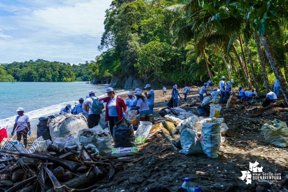 Se realizó con éxito una jornada de limpieza de la playa San Pedro con Asogesampa y Cempre