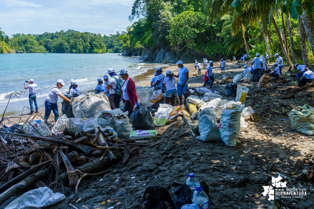 Se realizó con éxito una jornada de limpieza de la playa San Pedro con Asogesampa y Cempre