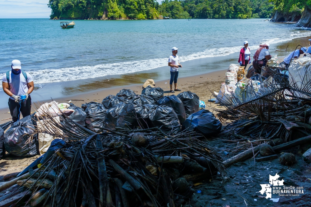 Se realizó con éxito una jornada de limpieza de la playa San Pedro con Asogesampa y Cempre