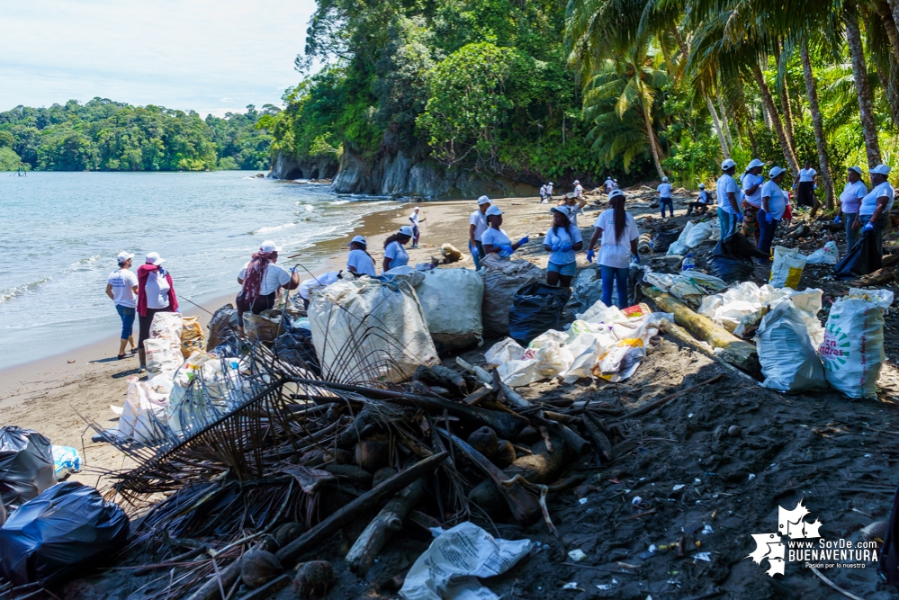 Se realizó con éxito una jornada de limpieza de la playa San Pedro con Asogesampa y Cempre