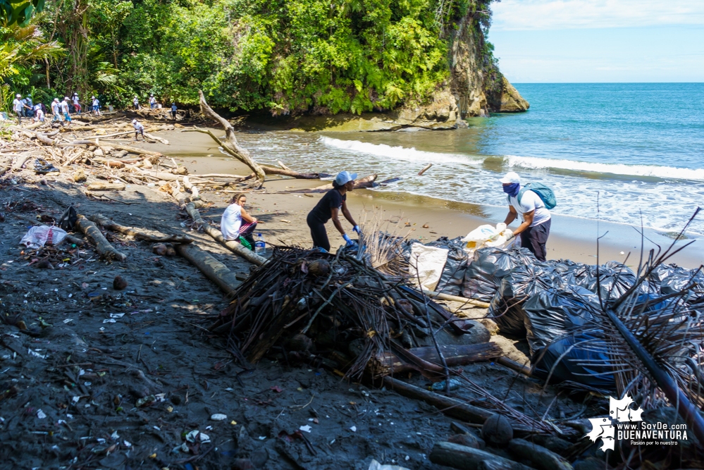 Se realizó con éxito una jornada de limpieza de la playa San Pedro con Asogesampa y Cempre