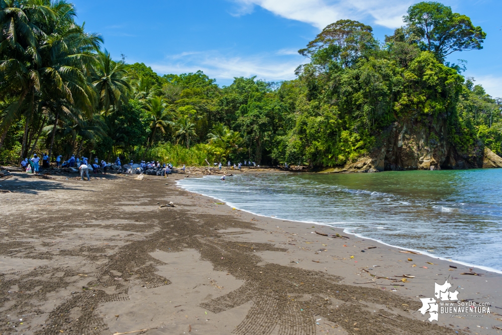 Se realizó con éxito una jornada de limpieza de la playa San Pedro con Asogesampa y Cempre