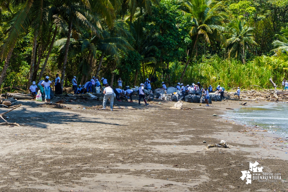 Se realizó con éxito una jornada de limpieza de la playa San Pedro con Asogesampa y Cempre