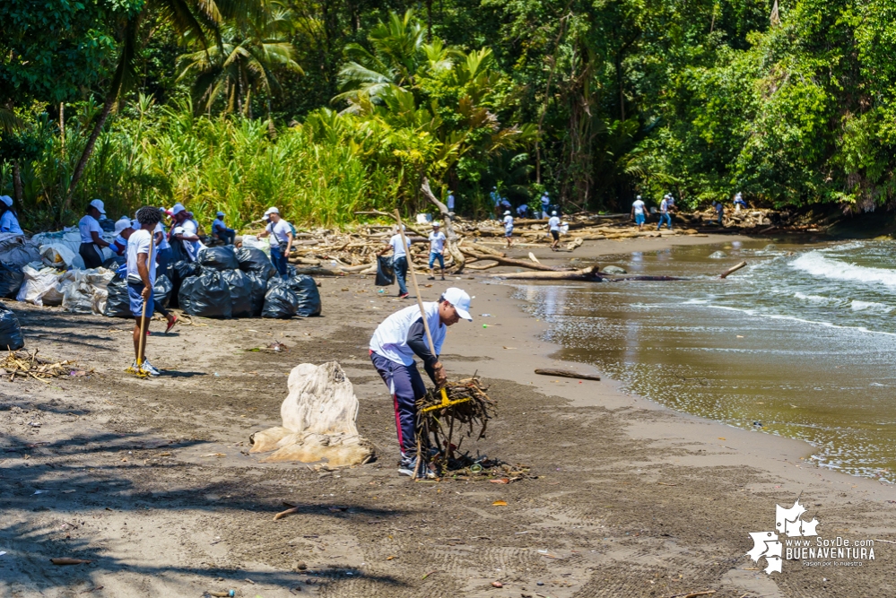 Se realizó con éxito una jornada de limpieza de la playa San Pedro con Asogesampa y Cempre