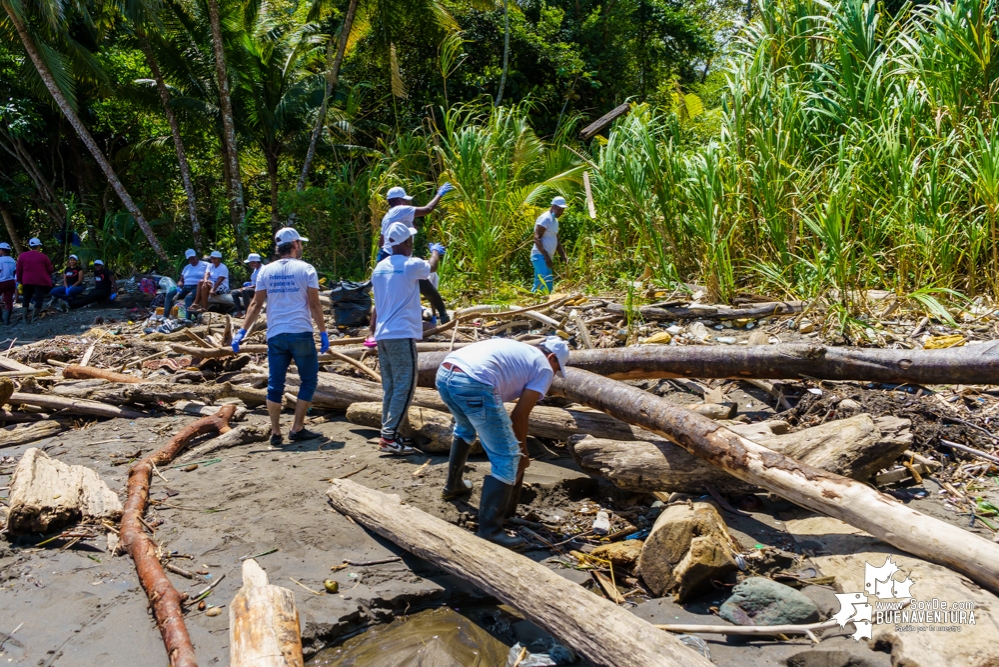 Se realizó con éxito una jornada de limpieza de la playa San Pedro con Asogesampa y Cempre