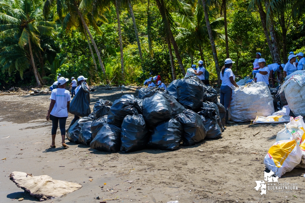 Se realizó con éxito una jornada de limpieza de la playa San Pedro con Asogesampa y Cempre