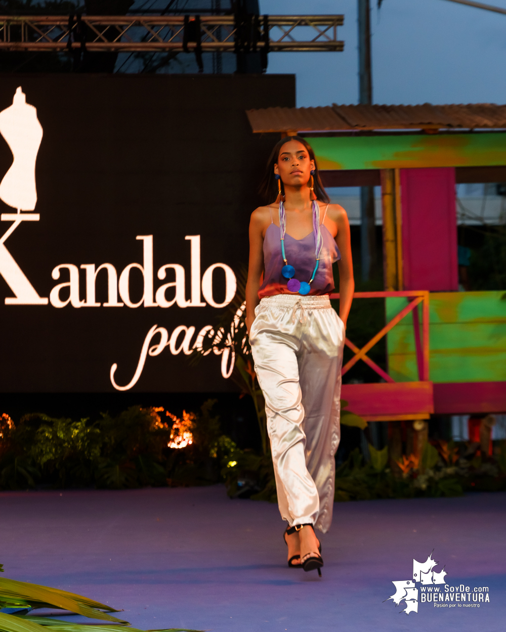 Ana Karina Serrano de Skandalo Pacific visibilizó a Buenaventura en el Festival Petronio Álvarez con su colección “Un atardecer mágico en Buenaventura”