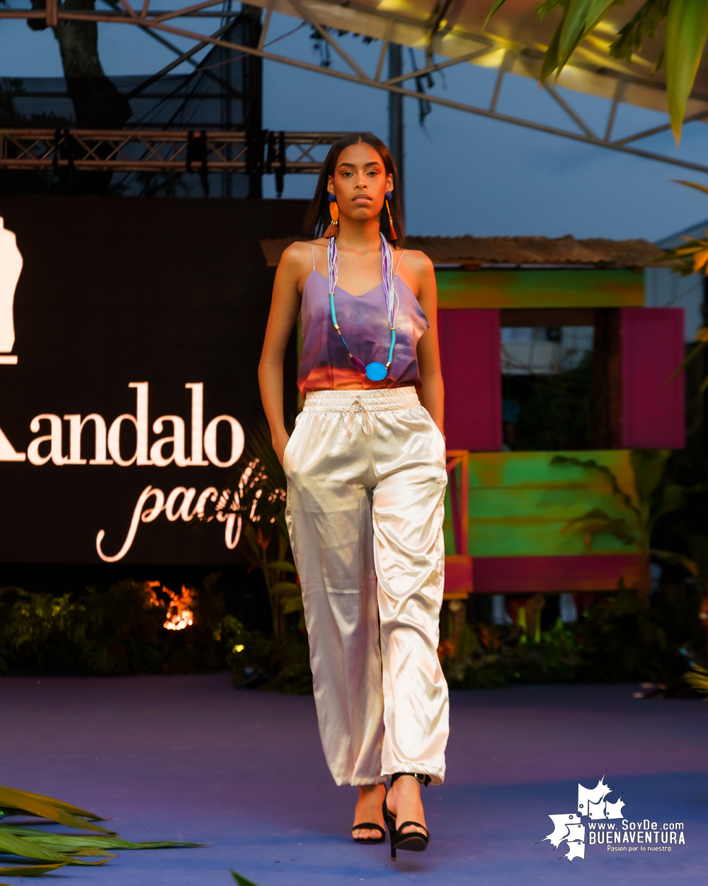 Ana Karina Serrano de Skandalo Pacific visibilizó a Buenaventura en el Festival Petronio Álvarez con su colección “Un atardecer mágico en Buenaventura”