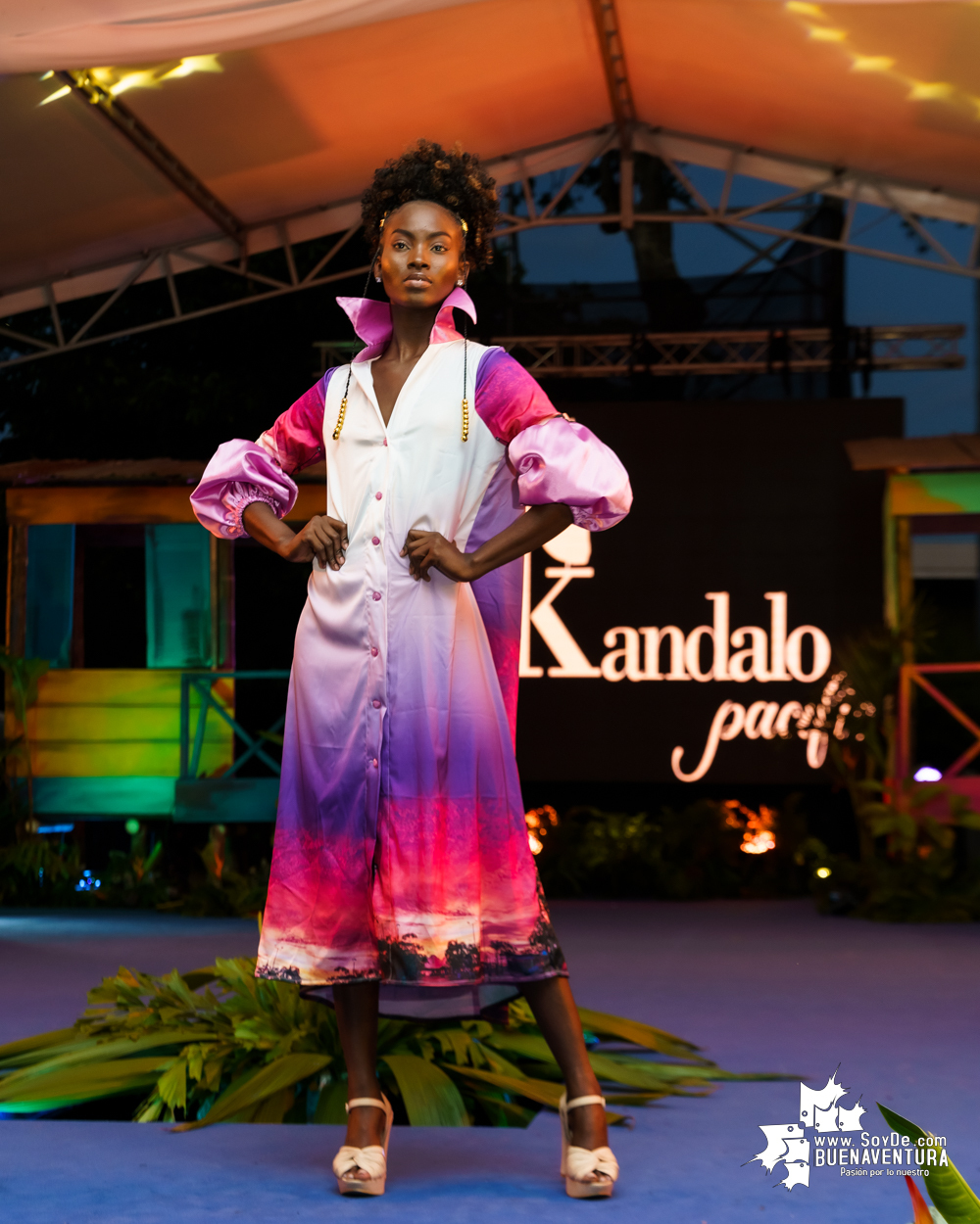 Ana Karina Serrano de Skandalo Pacific visibilizó a Buenaventura en el Festival Petronio Álvarez con su colección “Un atardecer mágico en Buenaventura”