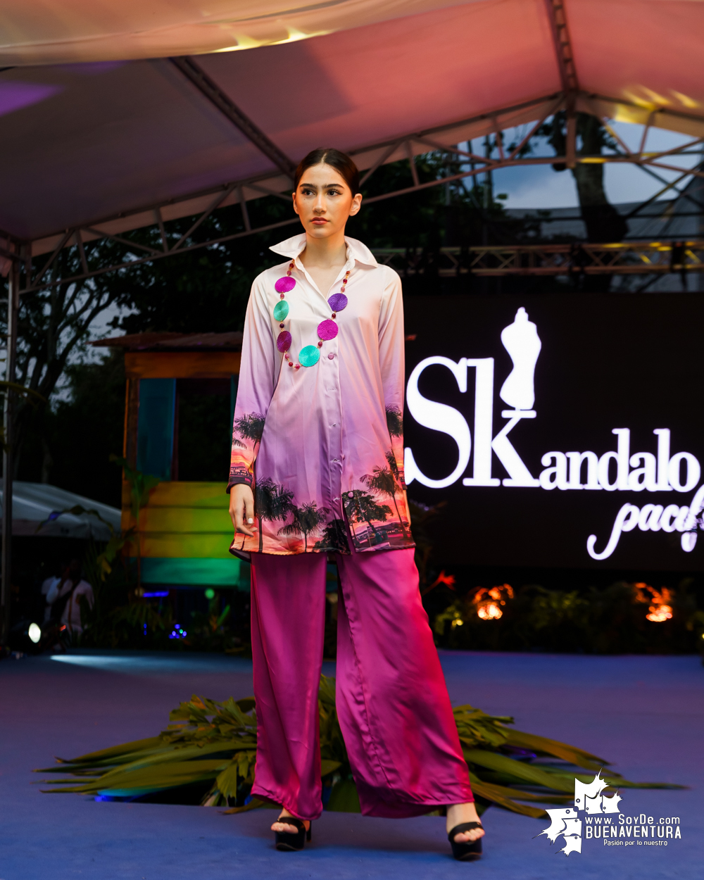 Ana Karina Serrano de Skandalo Pacific visibilizó a Buenaventura en el Festival Petronio Álvarez con su colección “Un atardecer mágico en Buenaventura”