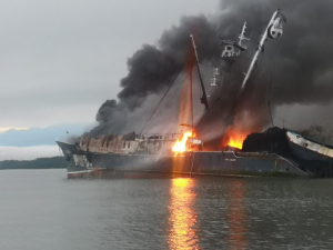 Por incendio de motonave la DIMAR y la Armada de Colombia lograron salvaguardar la vida de 29 personas en la bahía interna de Buenaventura 