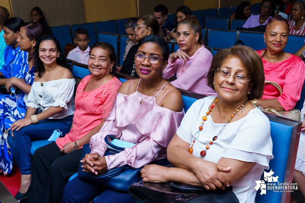 Se realizó la imposición de la banda a la Srta. Buenaventura, Luisa Fernanda Lozano González, quien representará al Distrito Especial en el Concurso Nacional de Belleza