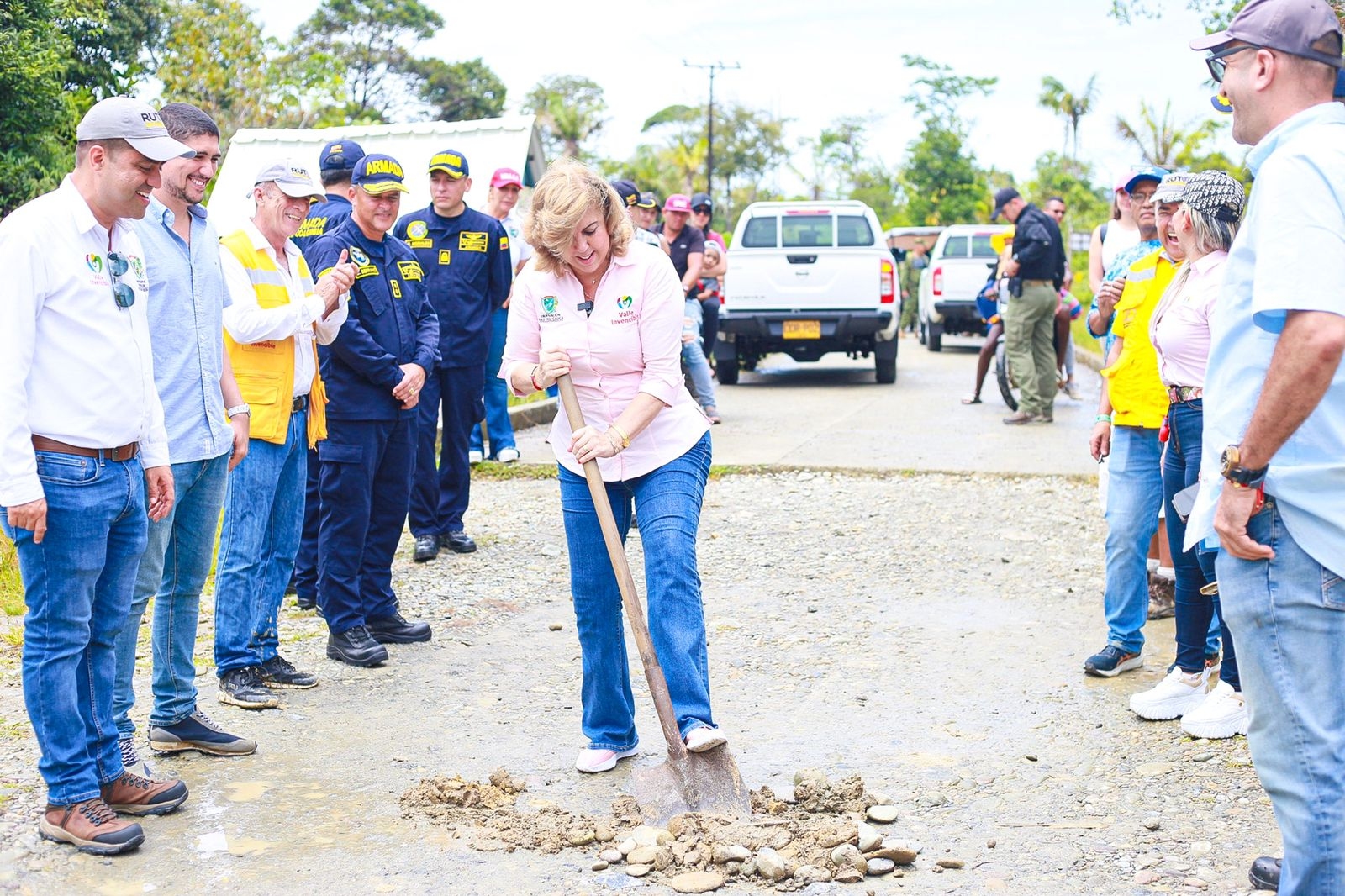 La Gobernadora del Valle dio inicio a la segunda fase de la obra de pavimentación de la vía Ladrilleros - La Barra en Buenaventura 