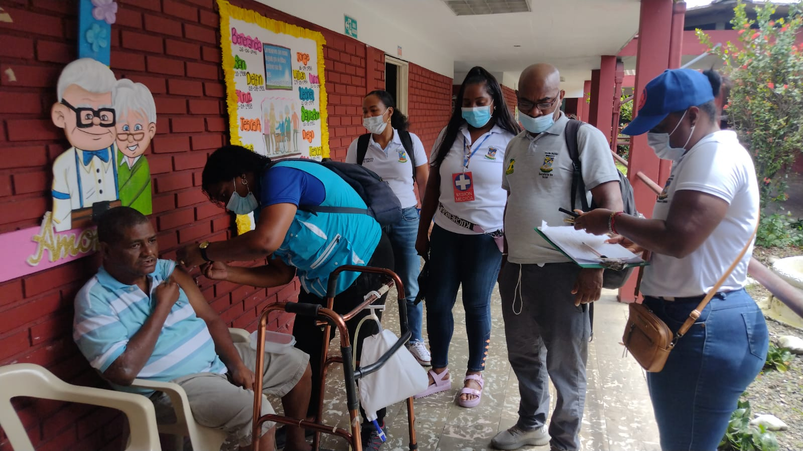 La Secretaría de Salud de Buenaventura adelantó jornada de vacunación dirigida a la población de personas mayores en los centros de larga estancia