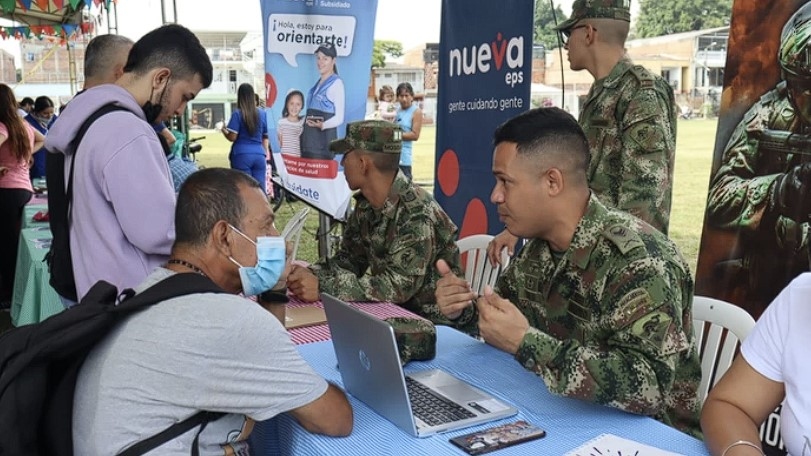 Con asistencia técnica y labor social, el Ejército se suma a la estrategia de Mercados Campesinos de la Gobernación del Valle