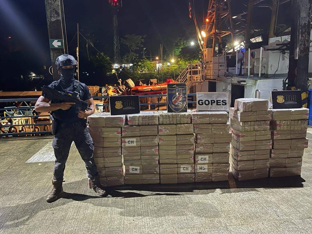 En dos operaciones de interdicción marítima internacional, la Armada de Colombia participó en la incautación de 3.7 toneladas de cocaína 