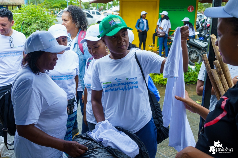 La Asociación de Gestores Ambientales del Pacífico realizó jornada de limpieza de playas en La Bocana en el sector de Changai