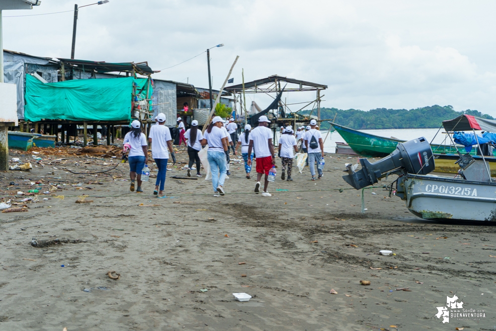 La Asociación de Gestores Ambientales del Pacífico realizó jornada de limpieza de playas en La Bocana en el sector de Changai