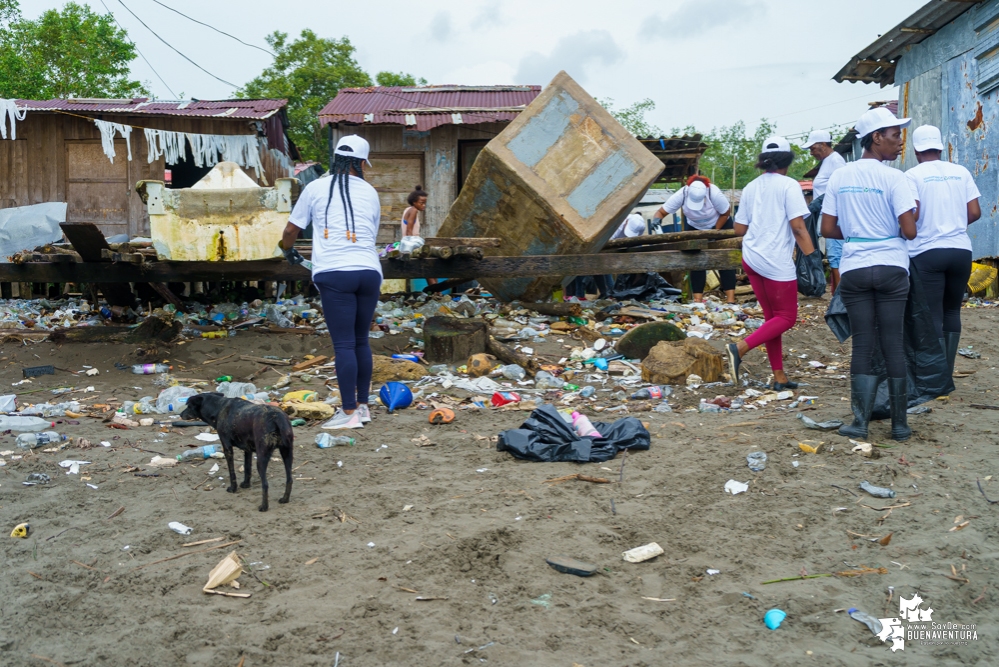 La Asociación de Gestores Ambientales del Pacífico realizó jornada de limpieza de playas en La Bocana en el sector de Changai