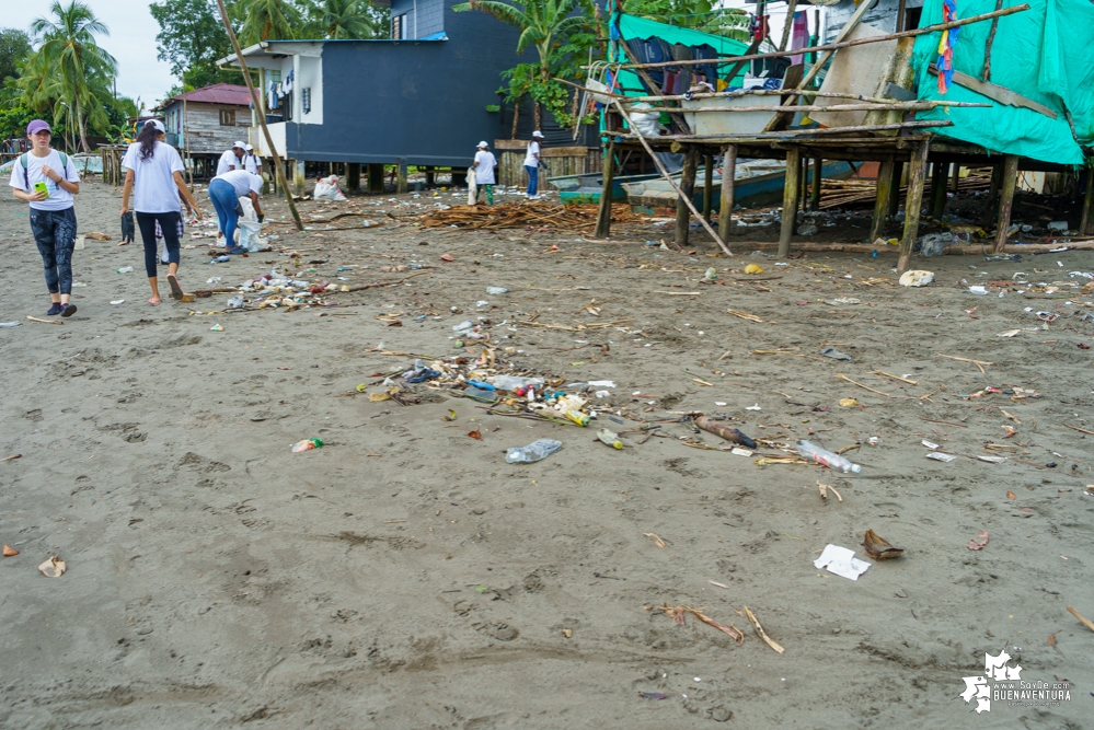 La Asociación de Gestores Ambientales del Pacífico realizó jornada de limpieza de playas en La Bocana en el sector de Changai