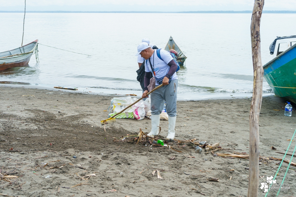 La Asociación de Gestores Ambientales del Pacífico realizó jornada de limpieza de playas en La Bocana en el sector de Changai