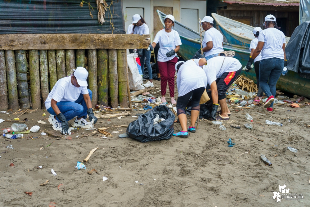 La Asociación de Gestores Ambientales del Pacífico realizó jornada de limpieza de playas en La Bocana en el sector de Changai