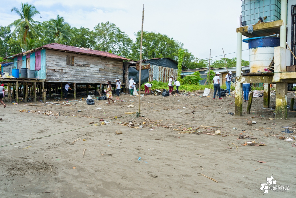 La Asociación de Gestores Ambientales del Pacífico realizó jornada de limpieza de playas en La Bocana en el sector de Changai