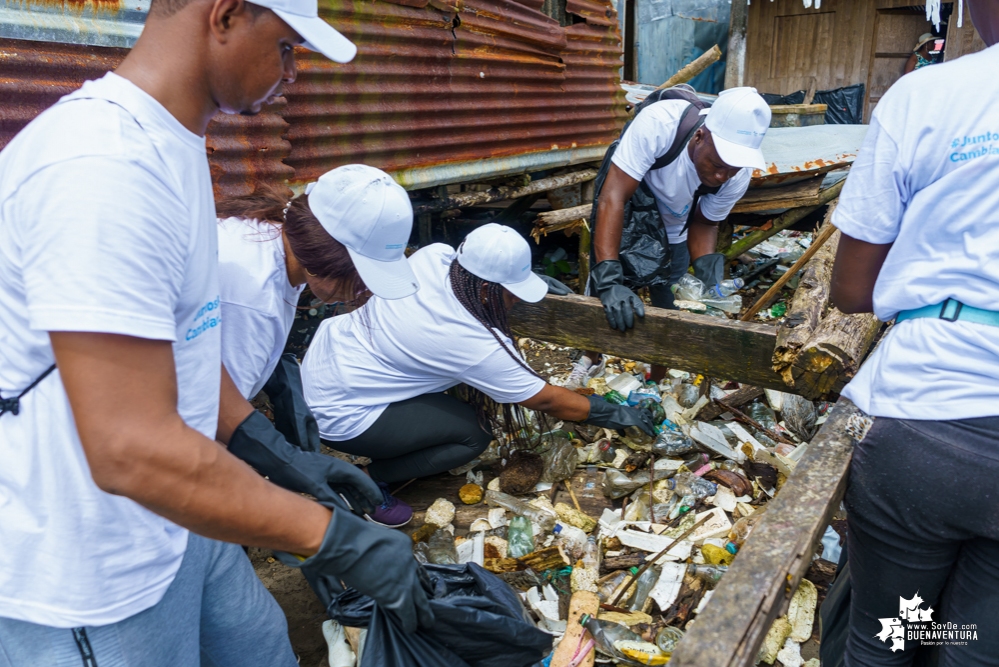 La Asociación de Gestores Ambientales del Pacífico realizó jornada de limpieza de playas en La Bocana en el sector de Changai